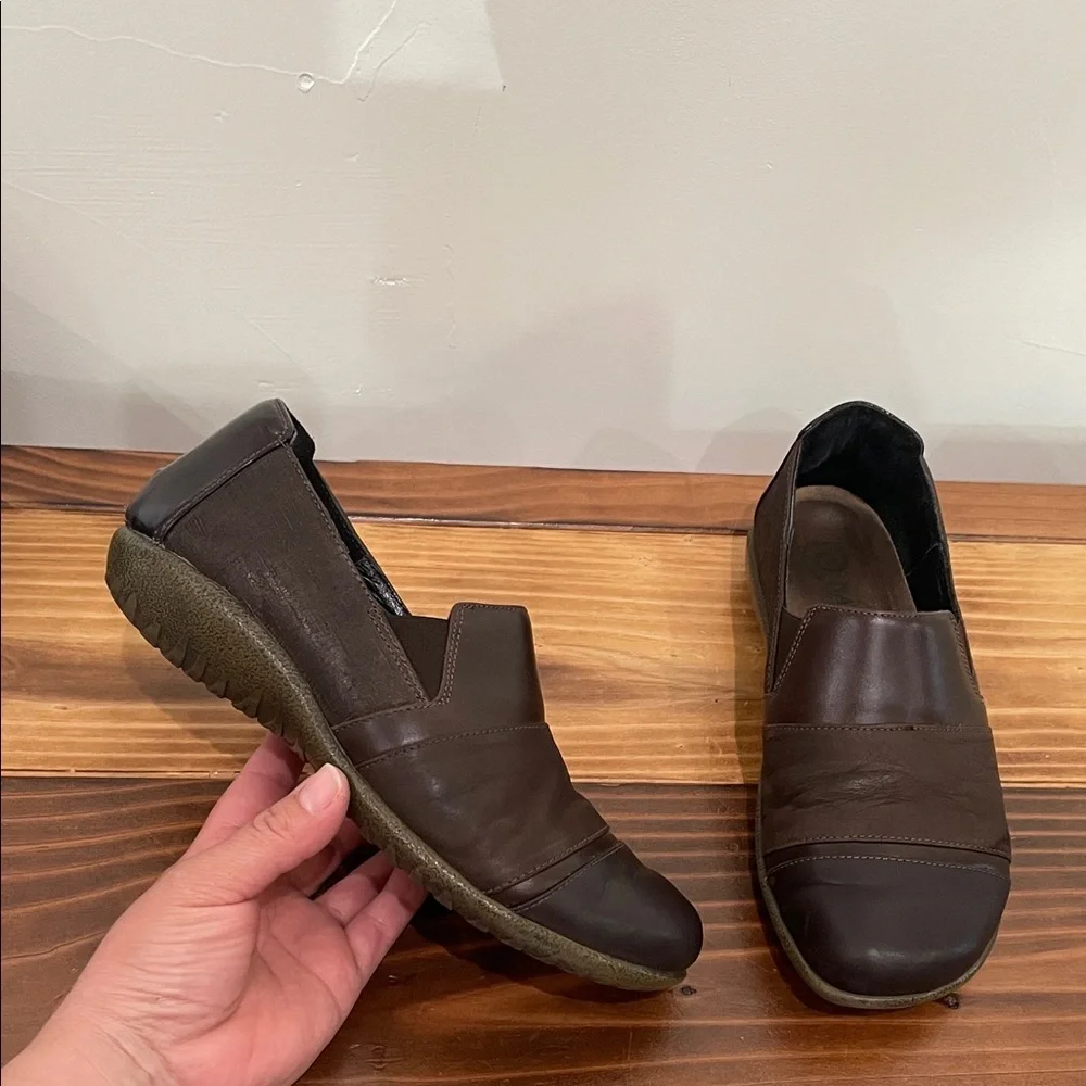 Naot Miro Flat Leather Comfort Shoes Women's Size EU 37 (US 6)